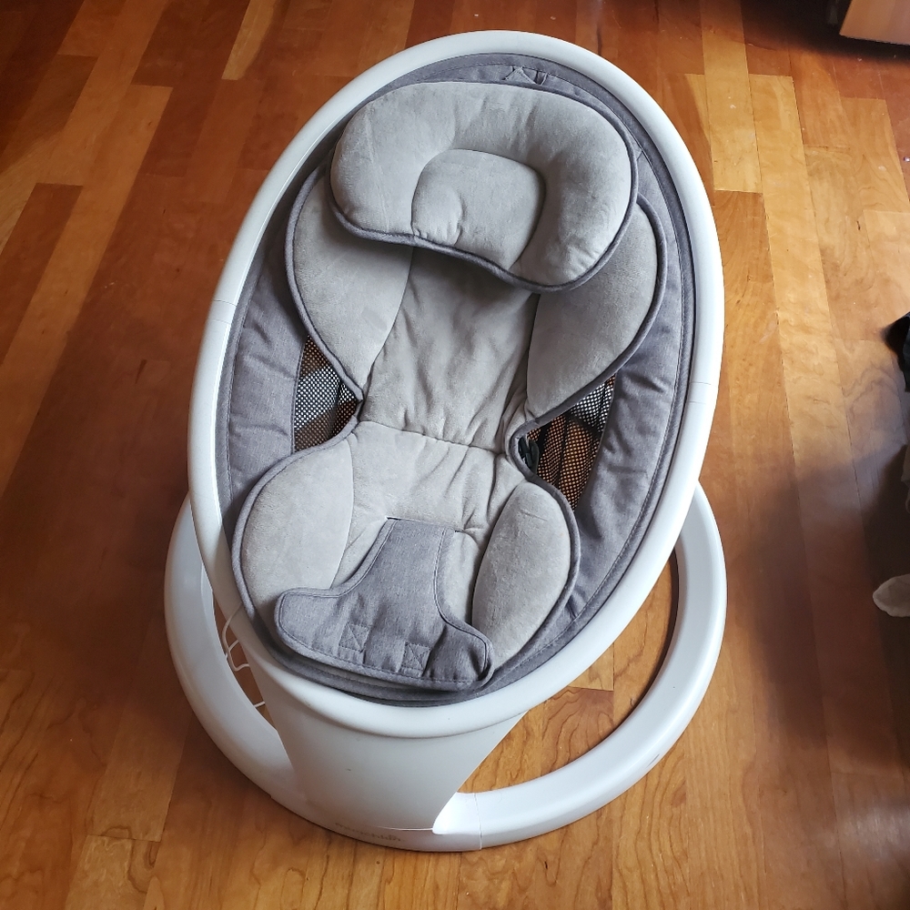 Munchkin - Bluetooth-Enabled Musical Baby Swing in Gray